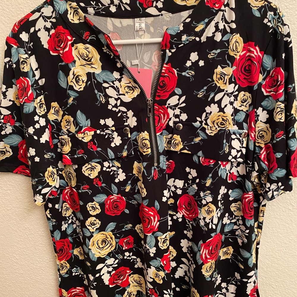 Colorful Luckymore top - Picture 2 of 4